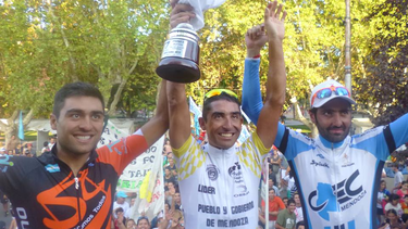 Gabriel Brizuela fue el último mendocino en levantar la copa de la Vuelta de Mendoza (Foto archivo). Gabriel Brizuela fue el último mendocino en levantar la copa de la Vuelta de Mendoza (Foto archivo).
