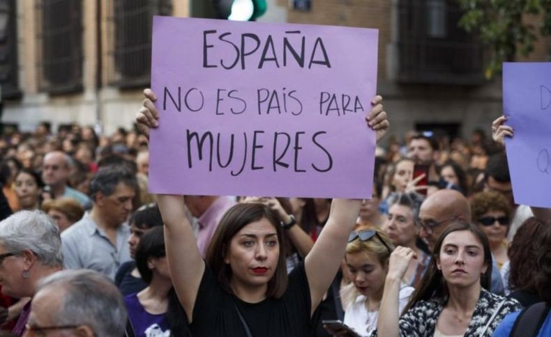 En España, más de 100 condenados por abuso sexual fueron liberados.