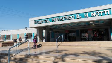 La mujer detalló que la niña está siendo asistida por un equipo de profesionales