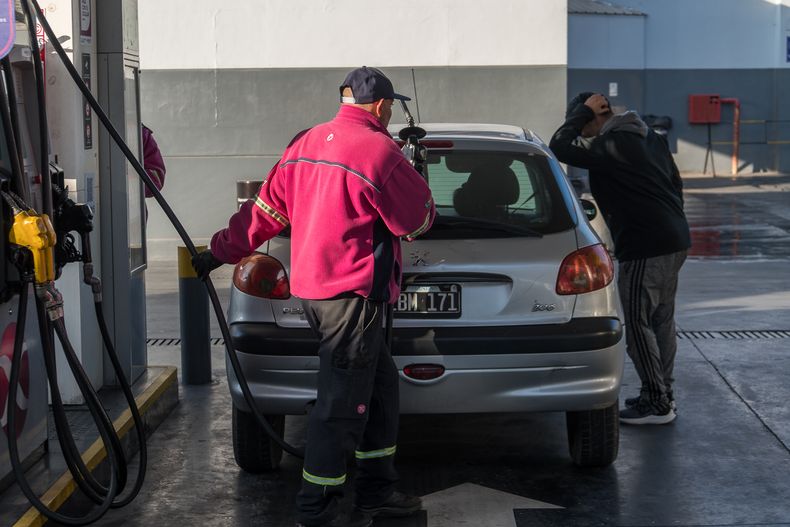 Aumento de naftas, combustibles, estaciones de servicio, gnc, gas, .jpg