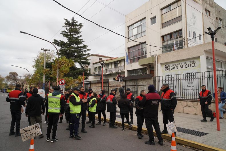 Un grupo de la guardia urbana de la Municipalidad de Las Heras realizó una huelga por la situación salarial. La respuesta de la comuna.