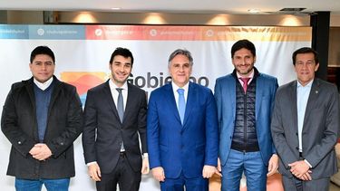 Cinco gobernadores anunciaron un nuevo frente electoral para distanciarse de Javier Milei y el kirchnerismo