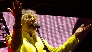 Fito Páez enfrentó silbidos de su público al presentar en vivo su último disco conceptual Fito Páez enfrentó silbidos de su público al presentar en vivo su último disco conceptual