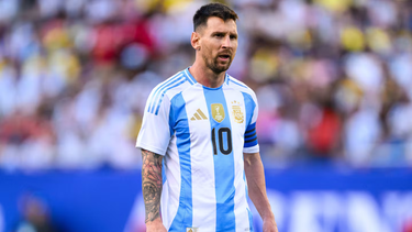 El combinado nacional intentará imponer su fútbol ante los charrúas y los brasileños.