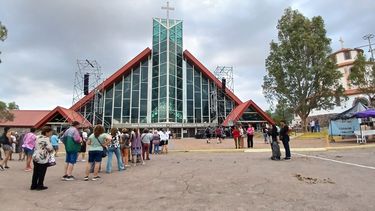 Miles de mendocinos se acercaron a pedirle a la Virgen de Lourdes