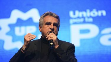 El Jefe de Gabinete cerró su paso por la Provincia con un acto en el teatro Selectro