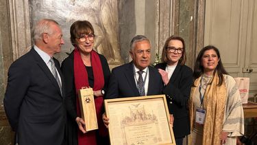 Cornejo participó en la apertura de la Conferencia Anual de las Grandes Capitales del Vino en Burdeos. Cornejo participó en la apertura de la Conferencia Anual de las Grandes Capitales del Vino en Burdeos.