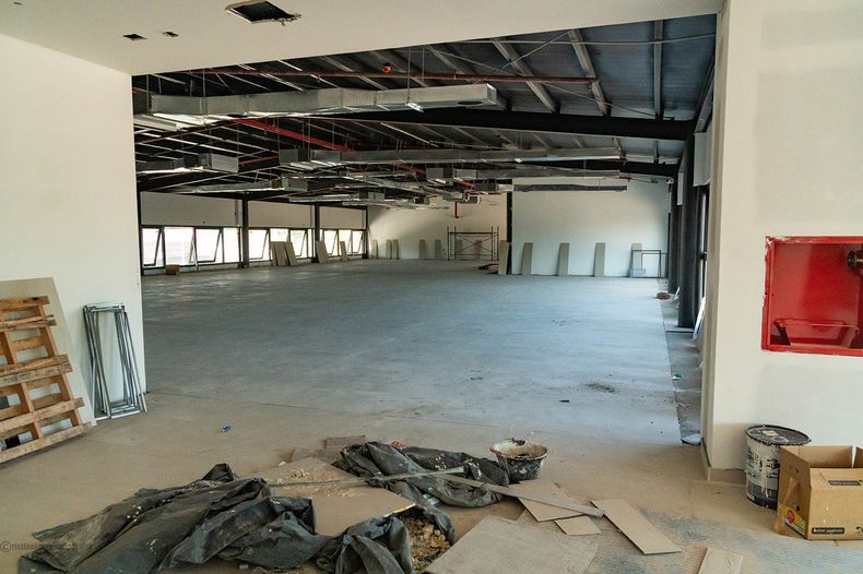 Habrá un gran patio de comidas, un outlet deportivo y sala de juegos para los mpas pequeños.