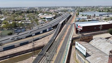 Godoy Cruz sumó una nueva conexión directa con la Costanera para descomprimir el tránsito en el microcentro. Godoy Cruz sumó una nueva conexión directa con la Costanera para descomprimir el tránsito en el microcentro.