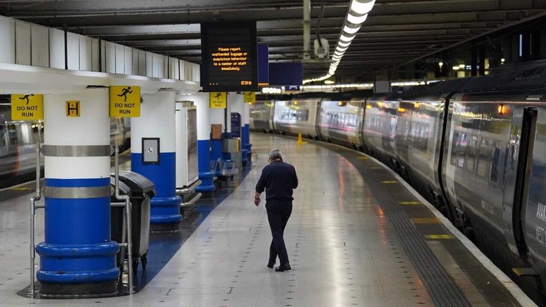 Sindicatos de trenes piden aumentos salariales ante la inflación récord que atraviesa el Reino Unido.