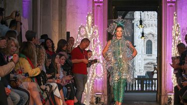 Convocan diseñadores de moda para un importante desfile.