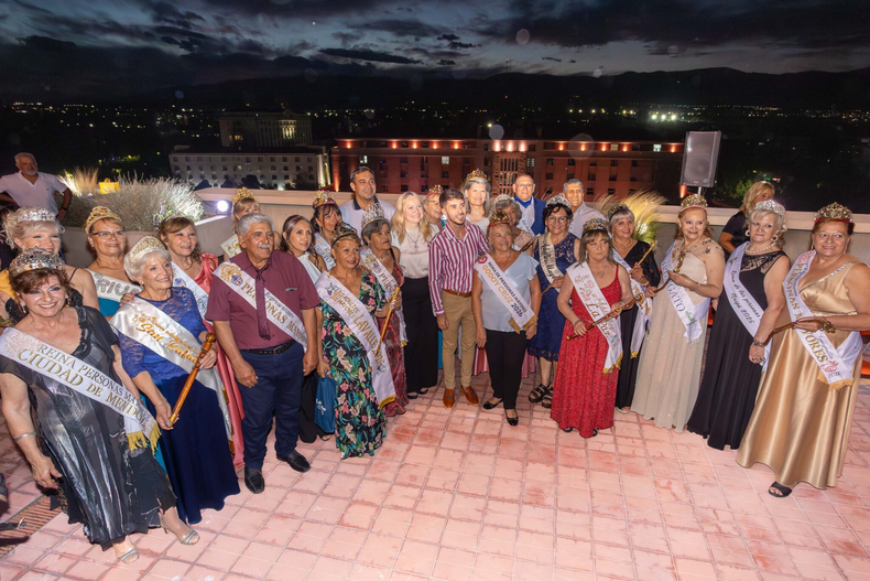 Presentaron a las candidatas de la provincia a reina de adulto mayor.