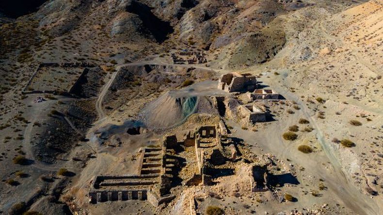 Antigua mina de Paramillos. En la zona&nbsp;existen indicios geológicos de depósitos de cobre y oro.&nbsp;