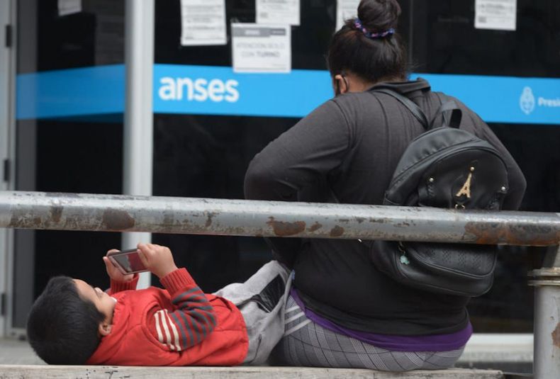 ANSES , AUH, ayuda economica
