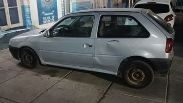 Este auto en manos del conductor ebrio era un arma mortal sobre ruedas esta madrugada en Malargüe. Este auto en manos del conductor ebrio era un arma mortal sobre ruedas esta madrugada en Malargüe.