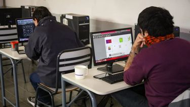 Detrás de las aulas vacías: por qué la DGE unifica escuelas de adultos en Mendoza. Detrás de las aulas vacías: por qué la DGE unifica escuelas de adultos en Mendoza.