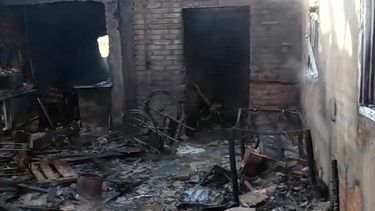 Incendio destruyó una vivienda en General Alvear y una abuela en silla de ruedas se salvó de milagro.