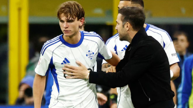 El mediocampista argentino Nico Paz juega infiltrado en Italia y genera preocupación en la Selección Argentina de cara al Mundial 2026. El mediocampista argentino Nico Paz juega infiltrado en Italia y genera preocupación en la Selección Argentina de cara al Mundial 2026.