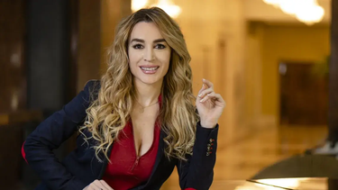 Fátima Florez enfrenta una crisis laboral en EE.UU.: deudas, escándalos y funciones vacías.