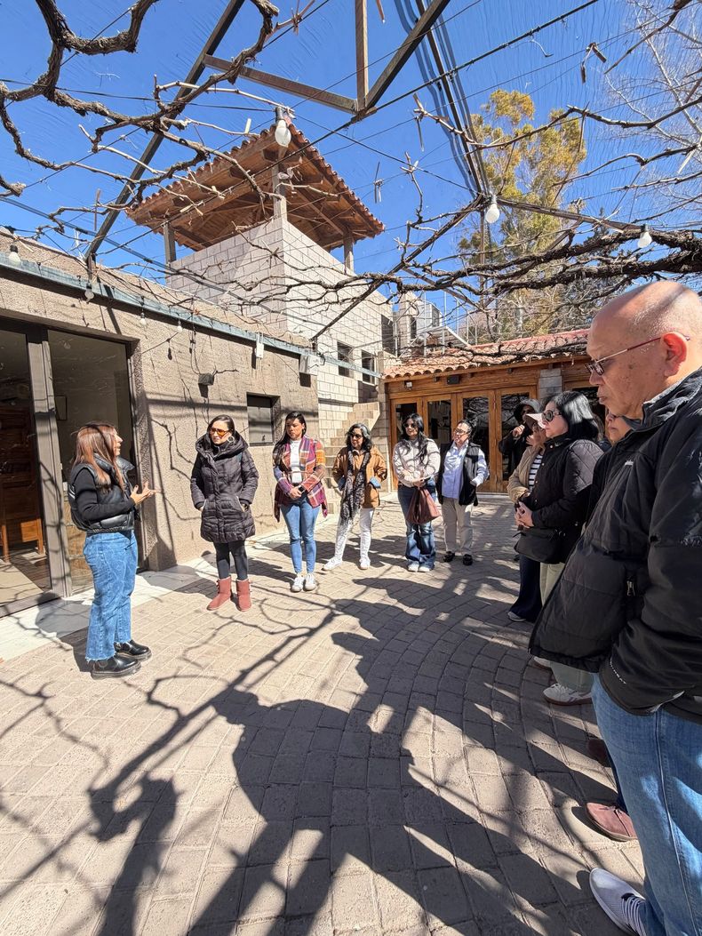 Durante su estadía, los visitantes disfrutaron de un itinerario que combinó paisajes naturales, enoturismo, gastronomía, hotelería y cultura.