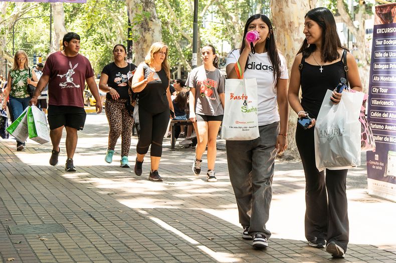 El comercio mendocino se suma al fin de semana XL con expectativas de mayor circulación de público