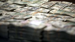 Con un dólar oficial estable, el blue vuelve a subir: $13,43