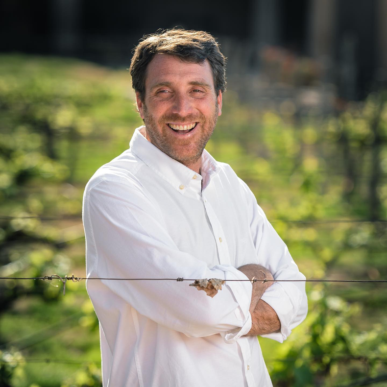 El ingeniero Pablo Gómez Sabatié encargado de los viñedos de Fuego Blanco Wines.