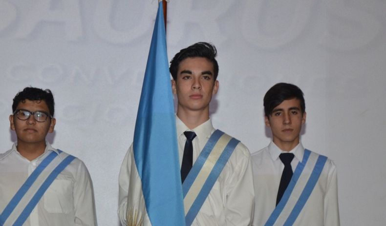 Desde los 7 años, Felipe estudió y trabajó duro para subir su promedio y conseguir su meta.