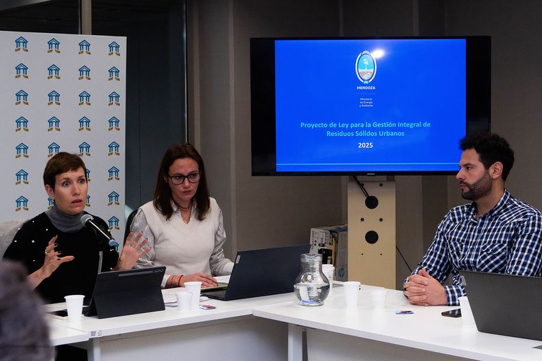 La ministra Latorre brindó detalles sobre el proyecto a los legisladores. La ministra Latorre brindó detalles sobre el proyecto a los legisladores.