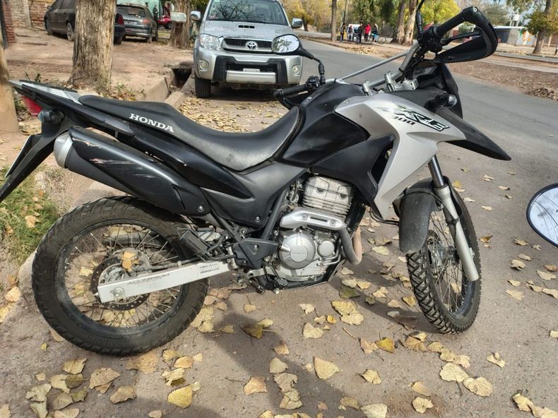 Se recuperó al menos tres modelos de motos en el allanamiento. Se recuperó al menos tres modelos de motos en el allanamiento.