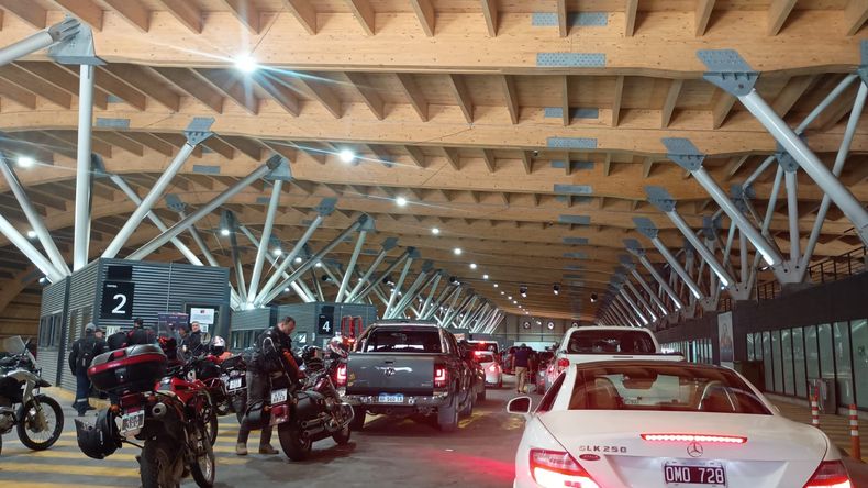 Los argentinos aprovecharon para hacer comprar en Chile por el Black Friday. (Foto: Prensa Gendarmería Nacional)