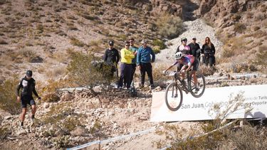 Lucía Miralles entrena en los senderos de la precordillera mendocina, uno de los principales semilleros del Mountain bike argentino.