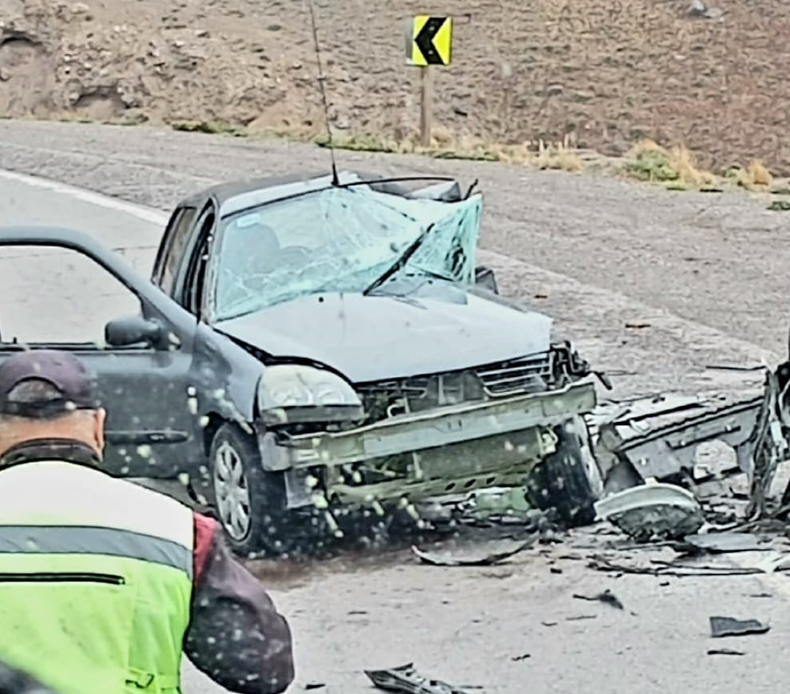 Un automóvil despistó a la camioneta oriunda de Chile e impactó contra ella
