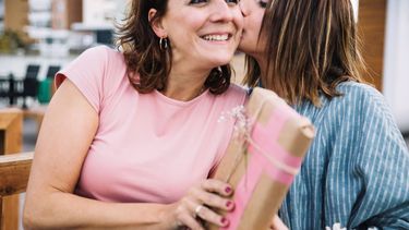 A pocos días del Día de la Madre, los bancos ofrecen descuentos de hasta 40% para comprar regalos