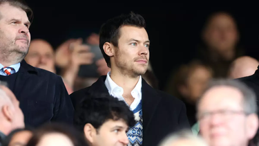 Harry Styles causó sensación con su nuevo look de abuelito