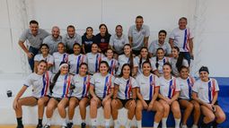 Autoridades, cuerpo técnico y jugadoras participaron de la presentación oficial de la Liga Nacional de Vóley Femenino en Mendoza.