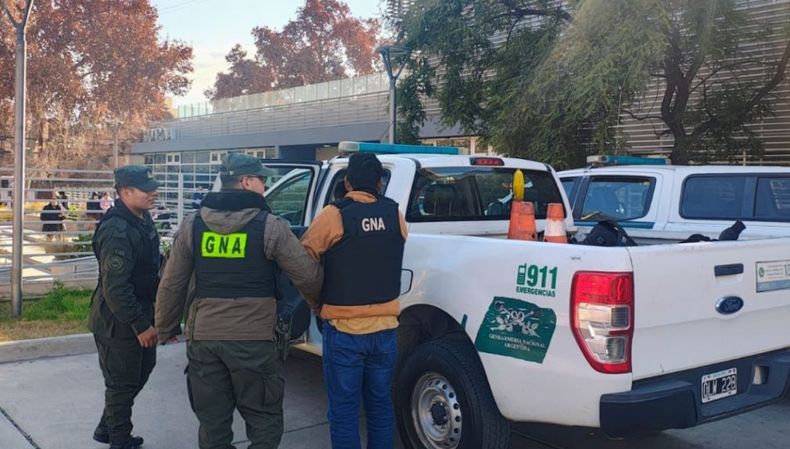 Los sospechosos fueron internados en el hospital Central hasta que pudieron expulsar las cápsulas. 