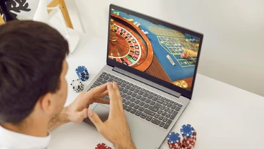 Apuestas ilegales: los famosos e influencers que están bajo la mira de la justicia