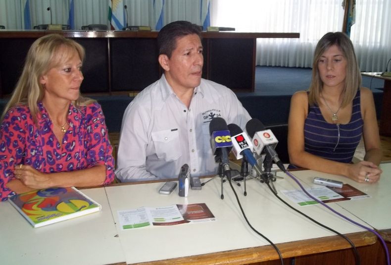 Bromatólogo Raúl Robledo, Jefe de Inspección General del Municipio; Profesora Graciela Sierra, Directora de Educación y Licenciada en Nutrición Johana Tolú.
