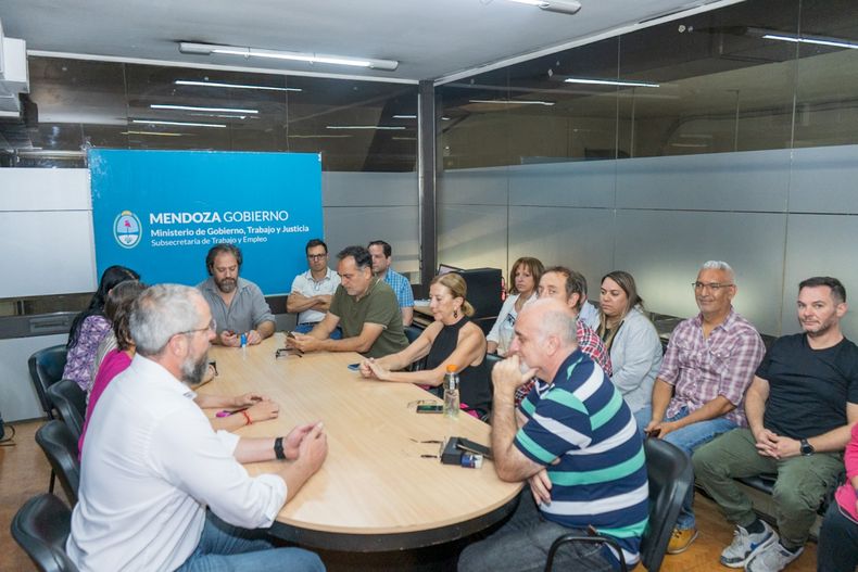 El Gobierno local retoma las reuniones paritarias con los gremios que representan a las y los trabajadores estatales de la provincia de Mendoza.