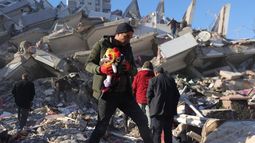 A 6 días del sismo siguen los rescates en Siria y Turquía
