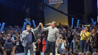 En modo Rockstar, De Marchi cerró su campaña ante una multitud en Maipú