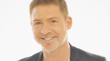 Adrián Suar se luce en esta película en Netflix.