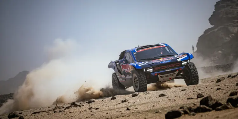 Ford logró su tercera victoria en el Rally Dakar 2026, pero la pelea por la general sigue al rojo vivo.