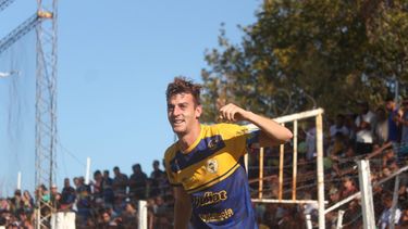 Sitio Andino | 22 Mauricio Cascón, autor del gol de la victoria de Huracán ante Pedal Club.