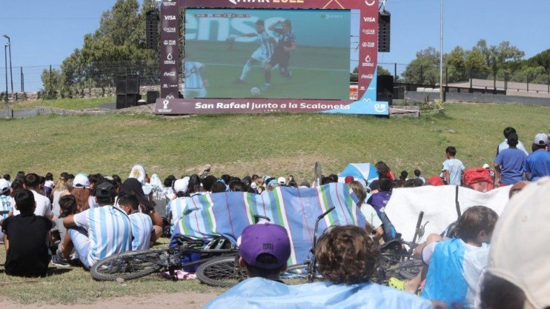 Pantalla gigante en San Rafael para ver a la Selección. Pantalla gigante en San Rafael para ver a la Selección.