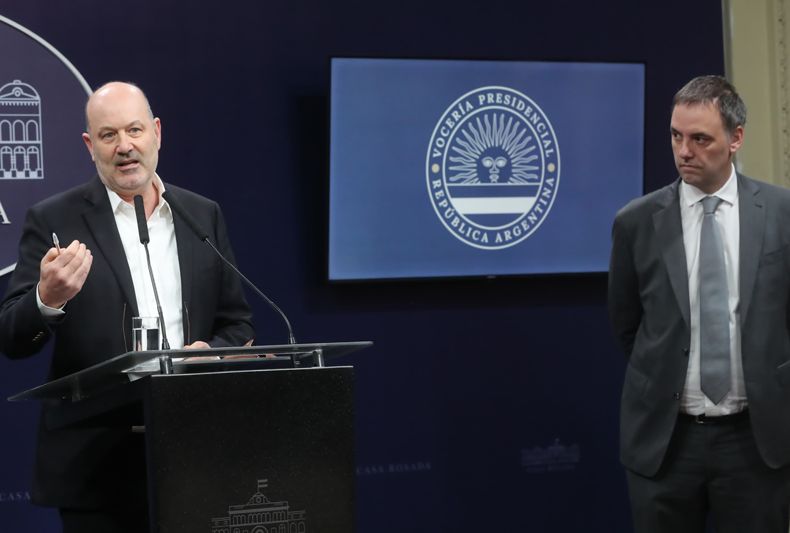 Federico Sturzenegger y Manuel Adorni dieron a conocer todas las medidas del 
