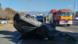 Impactante choque y vuelco en Guaymallén: tres heridos y alcoholemia positiva