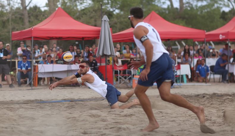 Amieva y Aveiro dieron todo frente a los braasileros. (Foto gentileza).