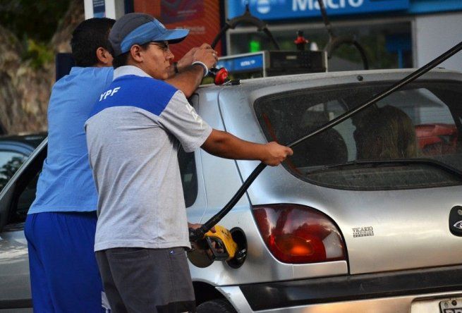 Gobierno confirma que habrá más aumentos de combustibles.